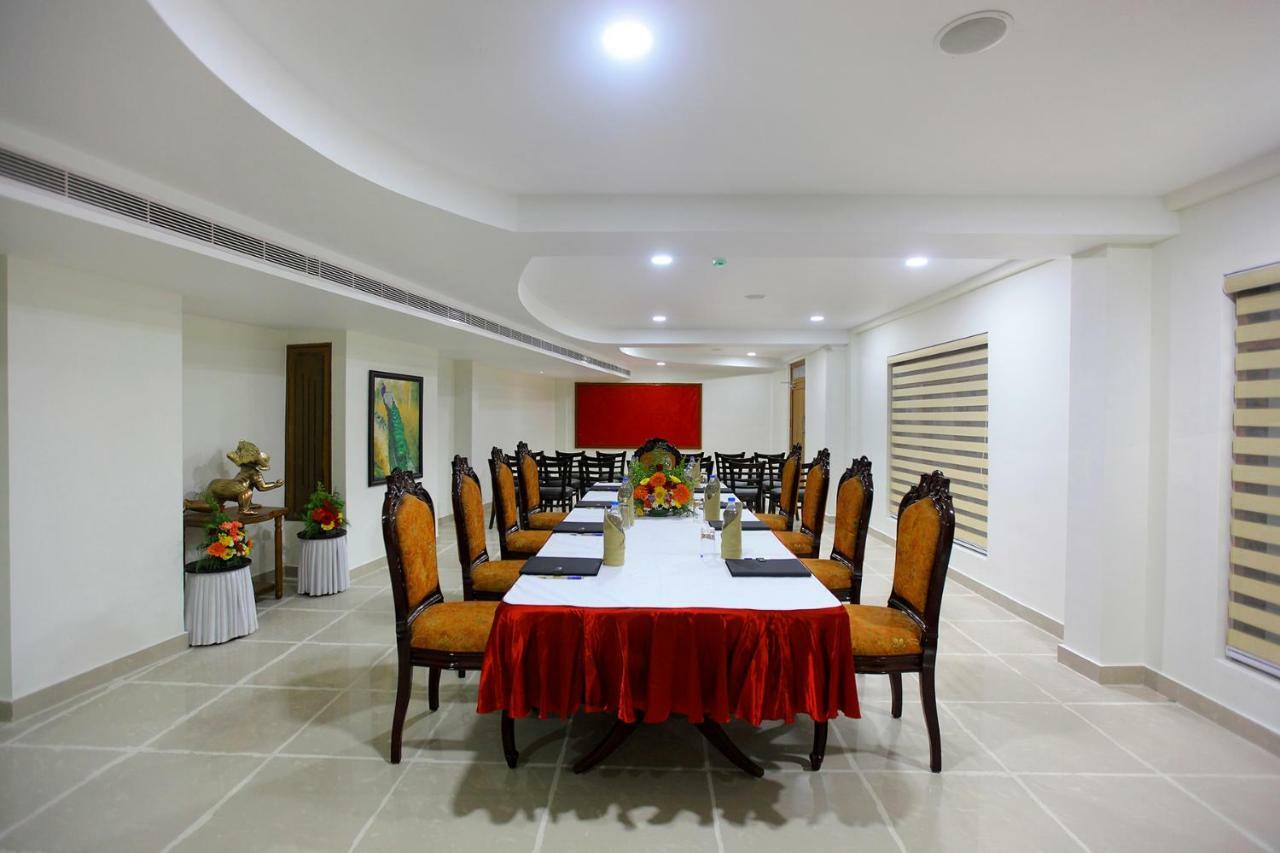 Hotel Rohini International Kallar  Bagian luar foto