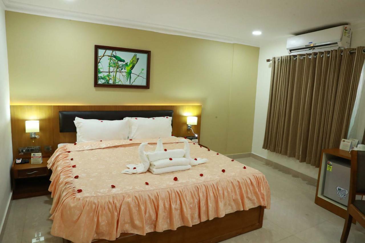 Hotel Rohini International Kallar  Bagian luar foto