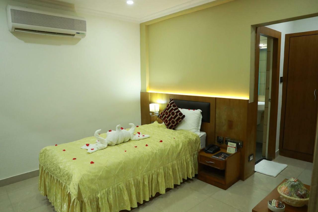 Hotel Rohini International Kallar  Bagian luar foto