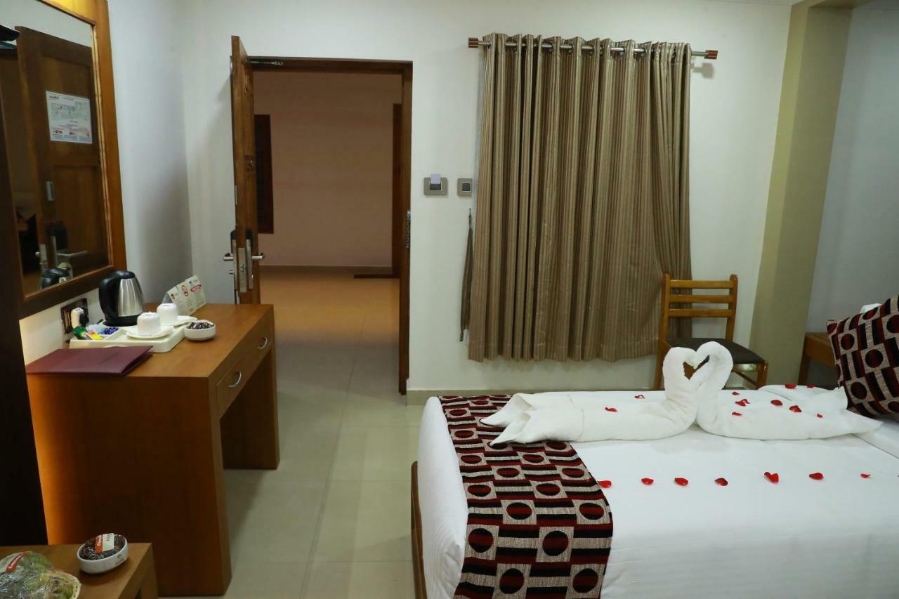 Hotel Rohini International Kallar  Bagian luar foto