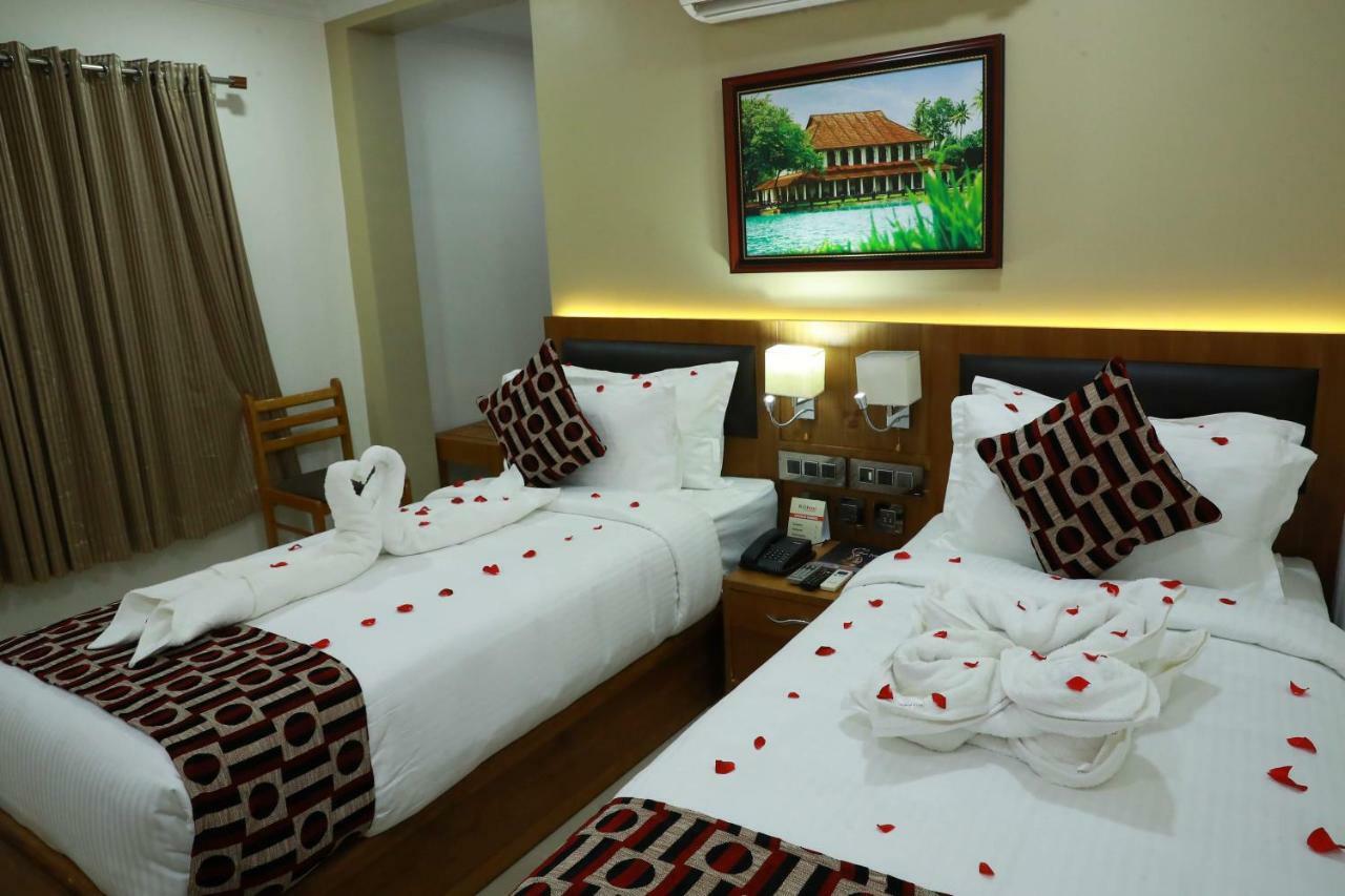Hotel Rohini International Kallar  Bagian luar foto