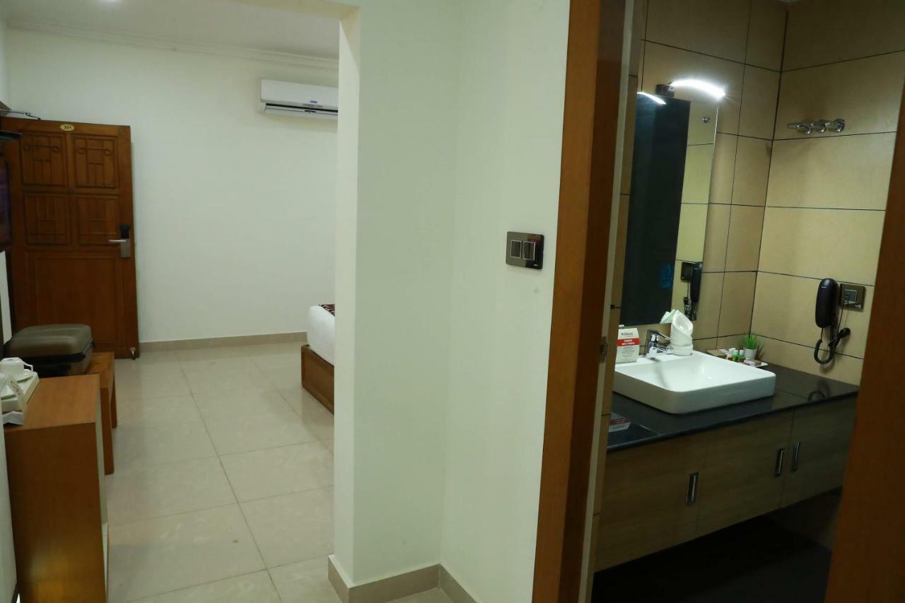 Hotel Rohini International Kallar  Bagian luar foto