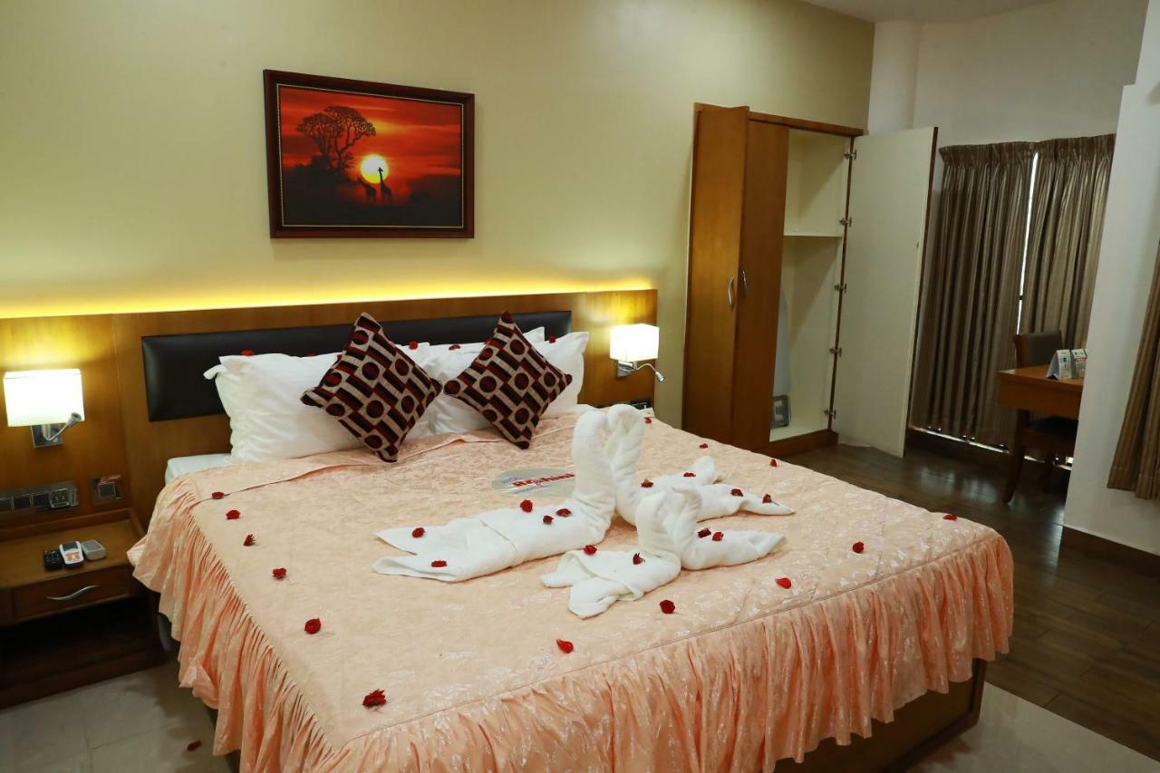 Hotel Rohini International Kallar  Bagian luar foto